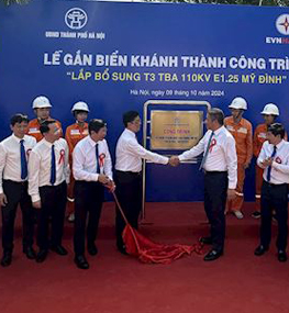 EVNHANOI tổ chức Lễ gắn biển công trình chào mừng 70 năm Ngày Giải phóng Thủ đô