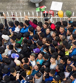 Phe vé náo loạn sân Mỹ Đình: Sự hồi sinh của bóng đá Việt