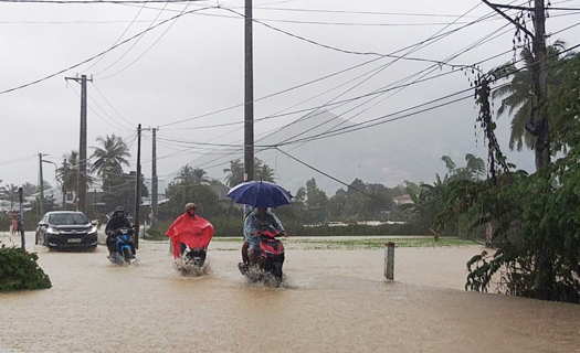 Khánh Hòa: Phía Tây Nha Trang ứng phó với ngập lụt cục bộ