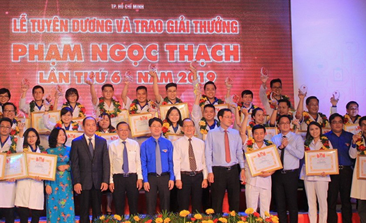 37 thầy thuốc trẻ nhận giải thưởng Phạm Ngọc Thạch năm 2019