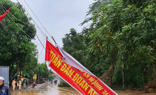 Lào Cai: Mưa lũ tại làm một cháu bé tử vong, nhiều nơi ngập lụt, sạt lở