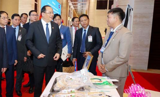 Việt Nam và Lào quyết tâm nâng tầm hợp tác kinh tế, thương mại
