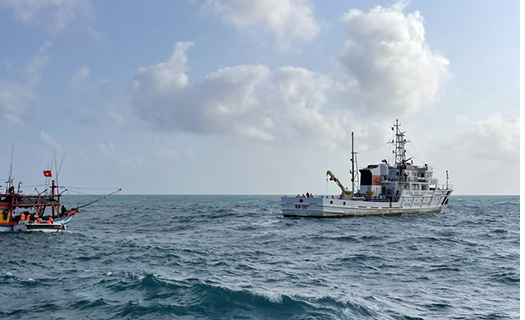 Tuần tra khu vực biển giáp ranh: Quyết tâm chấm dứt tình trạng tàu cá khai thác IUU