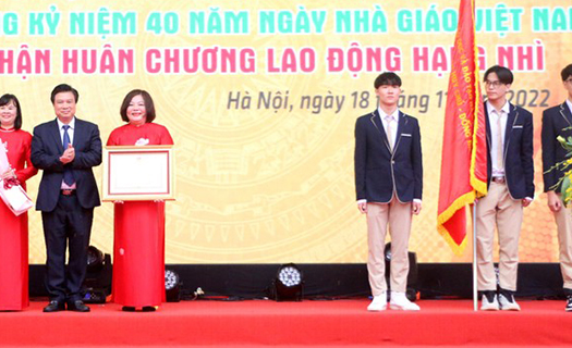 Trường THPT Phan Huy Chú đón nhận Huân chương Lao động hạng Nhì