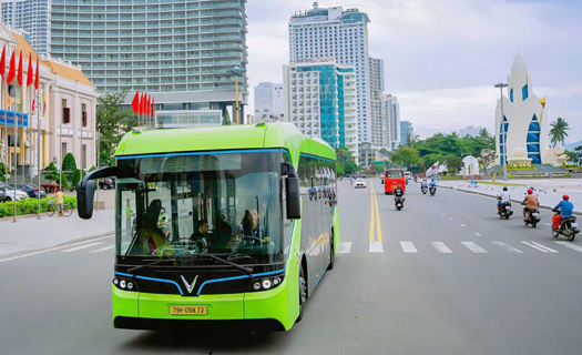 Người dân và du khách Nha Trang hào hứng trải nghiệm buýt điện VinBus