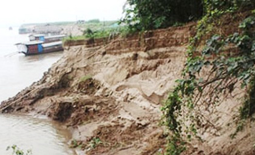 Hà Nội: Công bố tình trạng khẩn cấp sự cố sạt lở bờ hữu sông Đà
